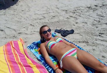 Hotlegs-beach glance
