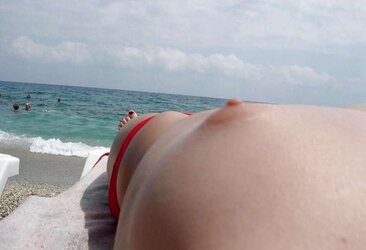 Hotlegs-beach glance