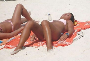 Hotlegs-beach glance