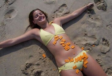 Hotlegs-beach glance