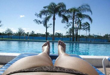 Hotlegs-beach glance