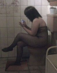 Meine frau in schwarzen strumpfhosen