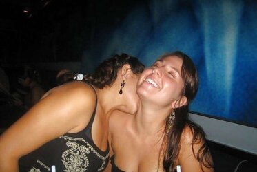 Lezzie Necking