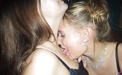 Lezzie Necking