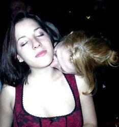 Lezzie Necking
