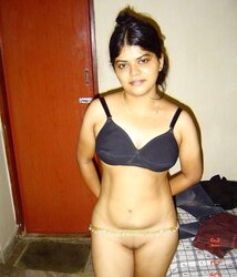 Neha nair in Ebony Saree bare photos