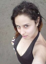 ALESITA MOSTRANDOSE