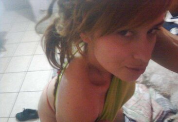 ALESITA MOSTRANDOSE