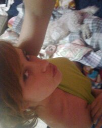 ALESITA MOSTRANDOSE
