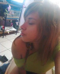 ALESITA MOSTRANDOSE