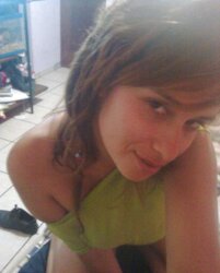 ALESITA MOSTRANDOSE