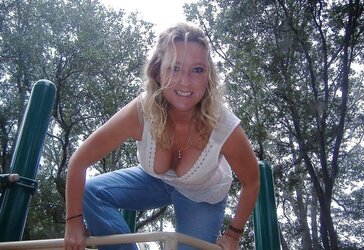 Cleavages, decolletes, downblouse,