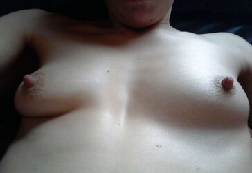 Meine geilen Loecher habe ich gestopft mit Kugeln und Ass-Plug