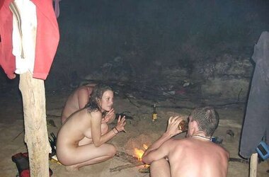 Nackte Titten und mehr am Strand...