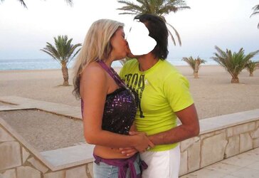 Julia die geile Sau wird im Hotel abgefickt