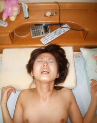 Japanese Teenager open up and creampie (Part three)