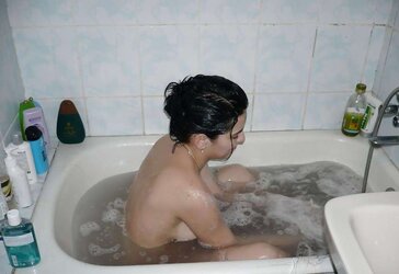 Dark haired Mummies Personal Photos