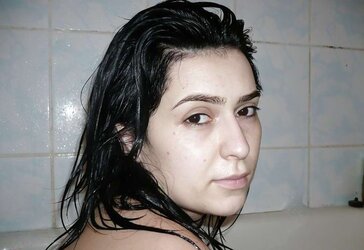 Dark haired Mummies Personal Photos