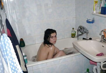 Dark haired Mummies Personal Photos