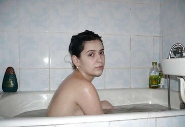Dark haired Mummies Personal Photos