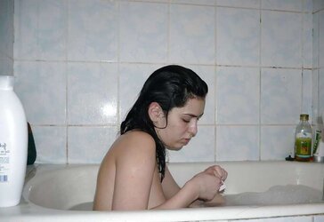 Dark haired Mummies Personal Photos
