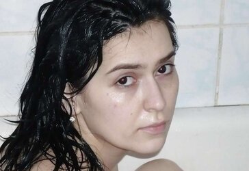 Dark haired Mummies Personal Photos