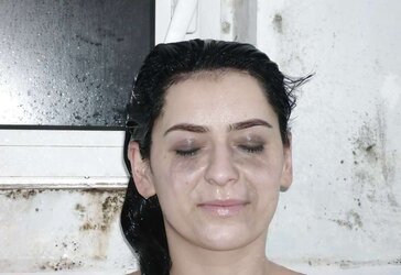 Dark haired Mummies Personal Photos