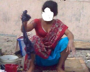 Aunty washing moment