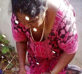 Aunty washing moment