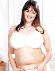 Uber-Cute curved black-haired pridefully showcasing us her figure
