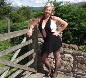 UK mature slag posing