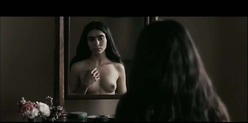 Pegah Ferydoni warm
