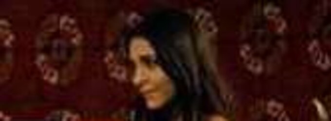 Pegah Ferydoni warm