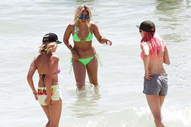 Selena Gomes Vanessa Hudgens Ashley Benson