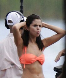 Selena Gomes Vanessa Hudgens Ashley Benson