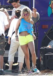 Selena Gomes Vanessa Hudgens Ashley Benson