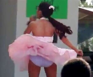 Celeb wardrobe malfunction vol IIII upskirt down half-top