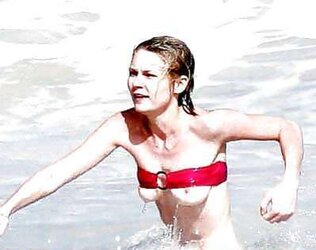 Celeb wardrobe malfunction vol IIII upskirt down half-top