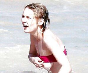 Celeb wardrobe malfunction vol IIII upskirt down half-top