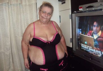 Wonderful maid for u to play with