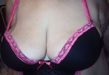 Wonderful maid for u to play with