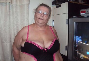 Wonderful maid for u to play with