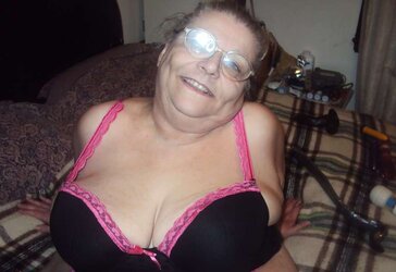 Wonderful maid for u to play with