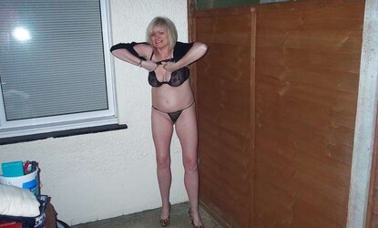 UK Inexperienced Bi-Atch Mummy Samantha