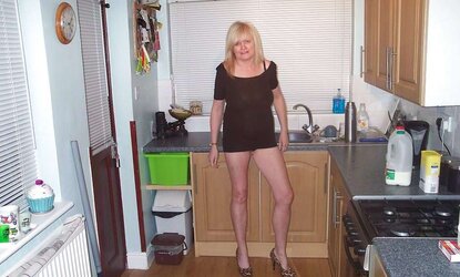 UK Inexperienced Bi-Atch Mummy Samantha