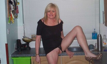 UK Inexperienced Bi-Atch Mummy Samantha