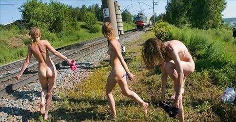 Mingle bare in public