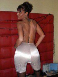 Helli in girdles