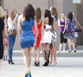 In The Streets 037 - The Group! Be careful!!