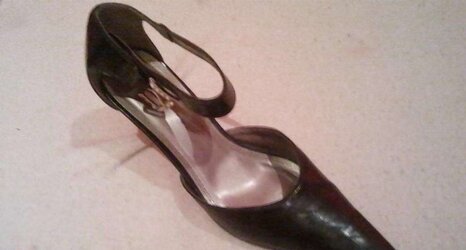 Jizz on mother-in-law sandals! spunk on boots!